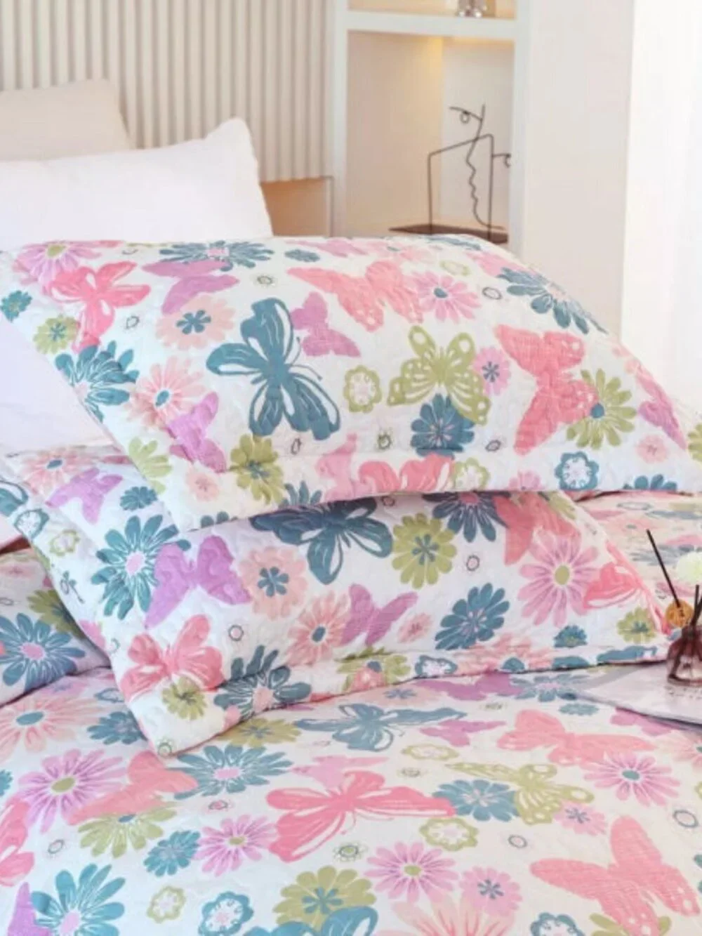 Acoinel Butterfly Floral King Quilt Set Bedspread 2 Shams Lightweight Cottagecor